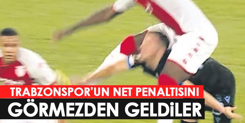 Trabzonspor'un net penaltısı verilmedi! Taraftar isyan etti