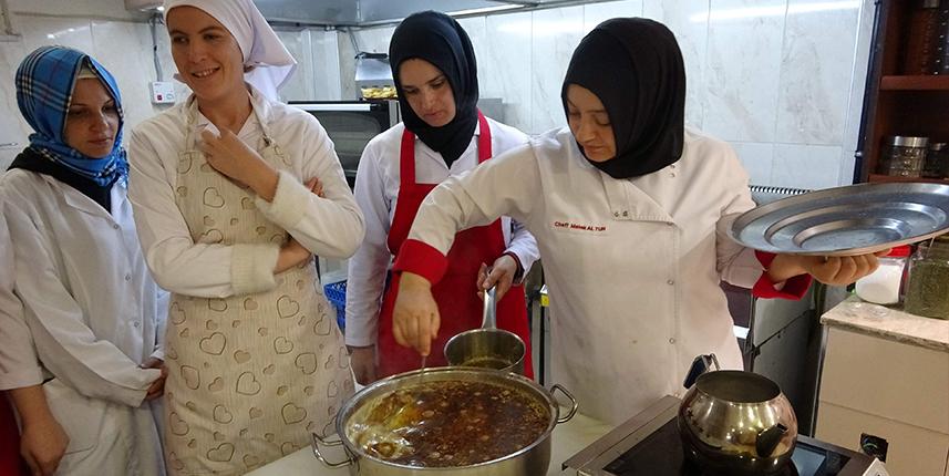 Trabzon'da üniversite mezunlarından aşçılık kursuna yoğun ilgi