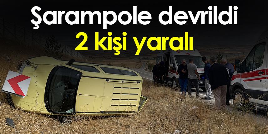 Bayburt’ta hafif ticari araç şarampole devrildi: 2 yaralı