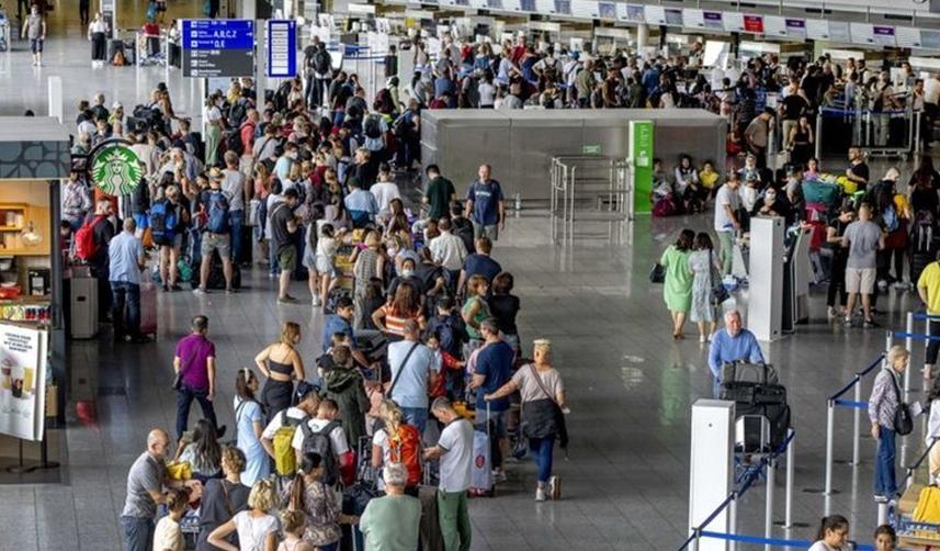 Almanya ve İsviçre'de çok sayıda uçuş iptal edildi