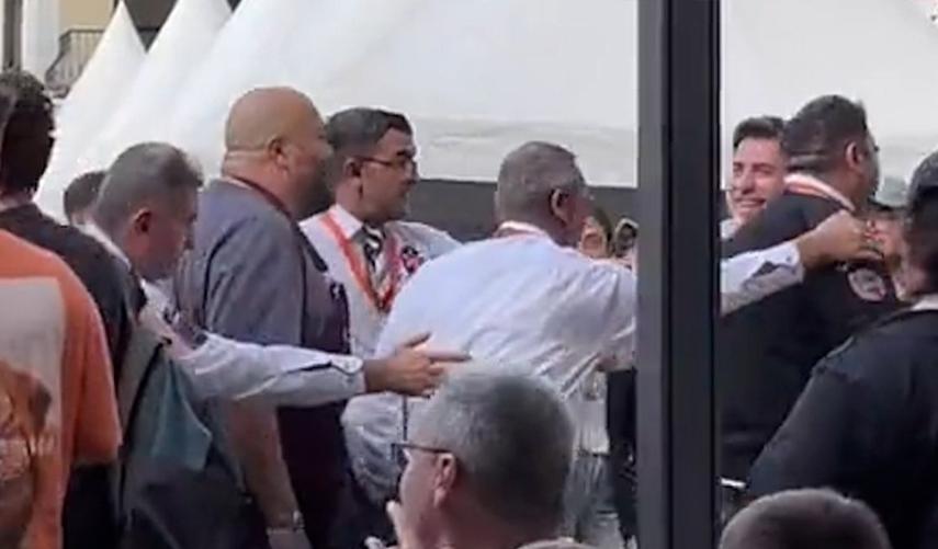 Koruma ordusuyla gezen Masterchef Somer, vatandaşların alay konusu oldu