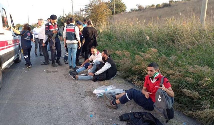 Manisa'da zincirleme trafik kazasında 22 kişi yaralandı