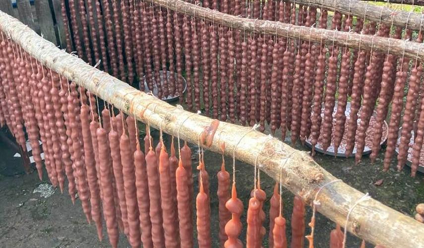 Artvin'de kadınlar köme pestil yapımına başladı