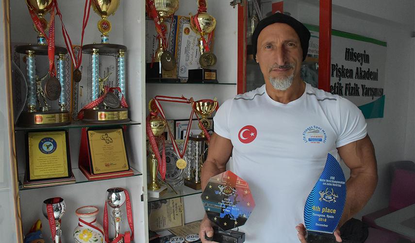 52 yaşındaki milli sporcu, yetiştirdiği öğrencilerle uluslararası alanda başarı kovalıyor