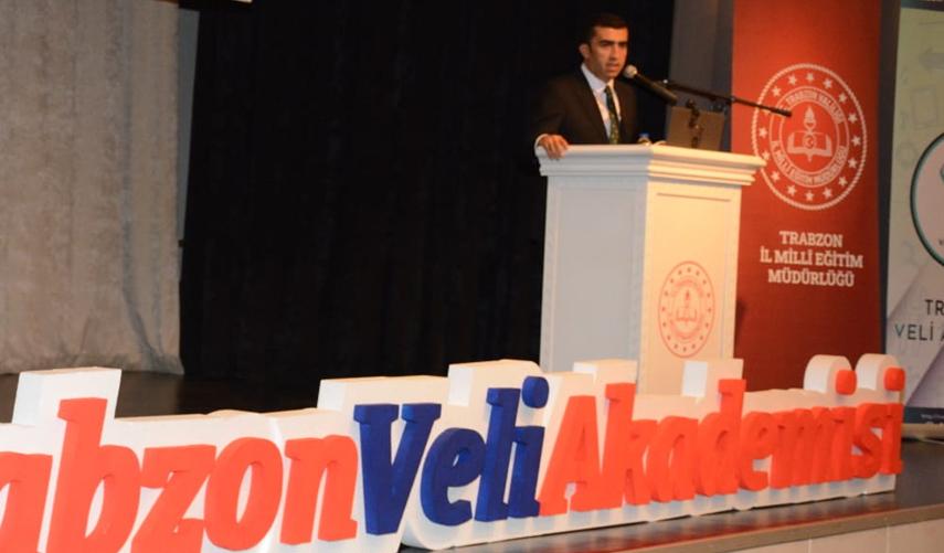 Vali Ustaoğlu dört bin veliye aynı anda seslendi