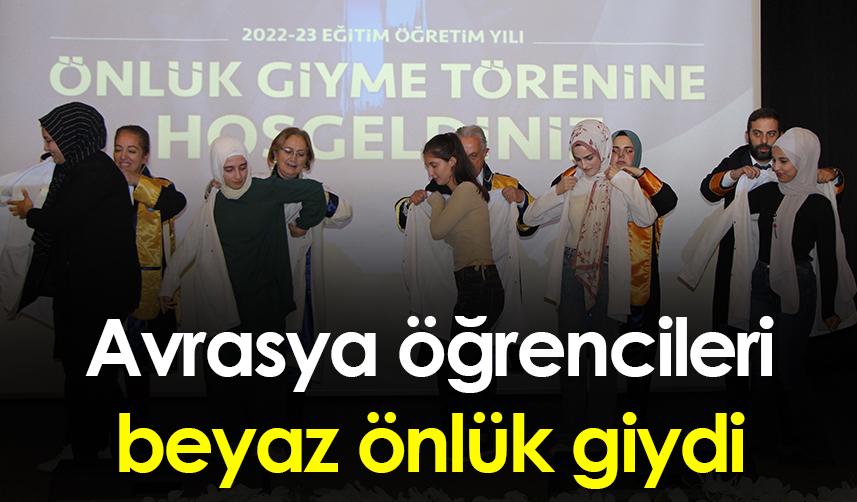 Avrasya öğrencileri beyaz önlük giydi