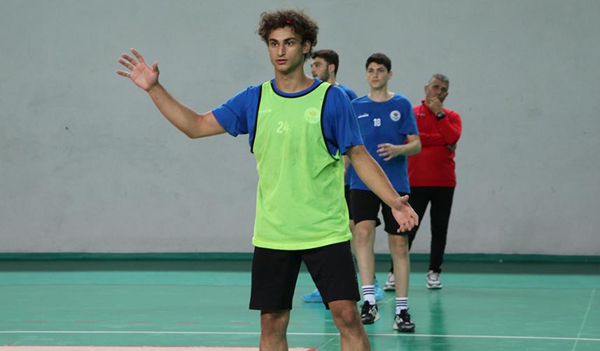 Zorlukların yıldıramadığı sporcu hentboldaki başarılarıyla göz dolduruyor