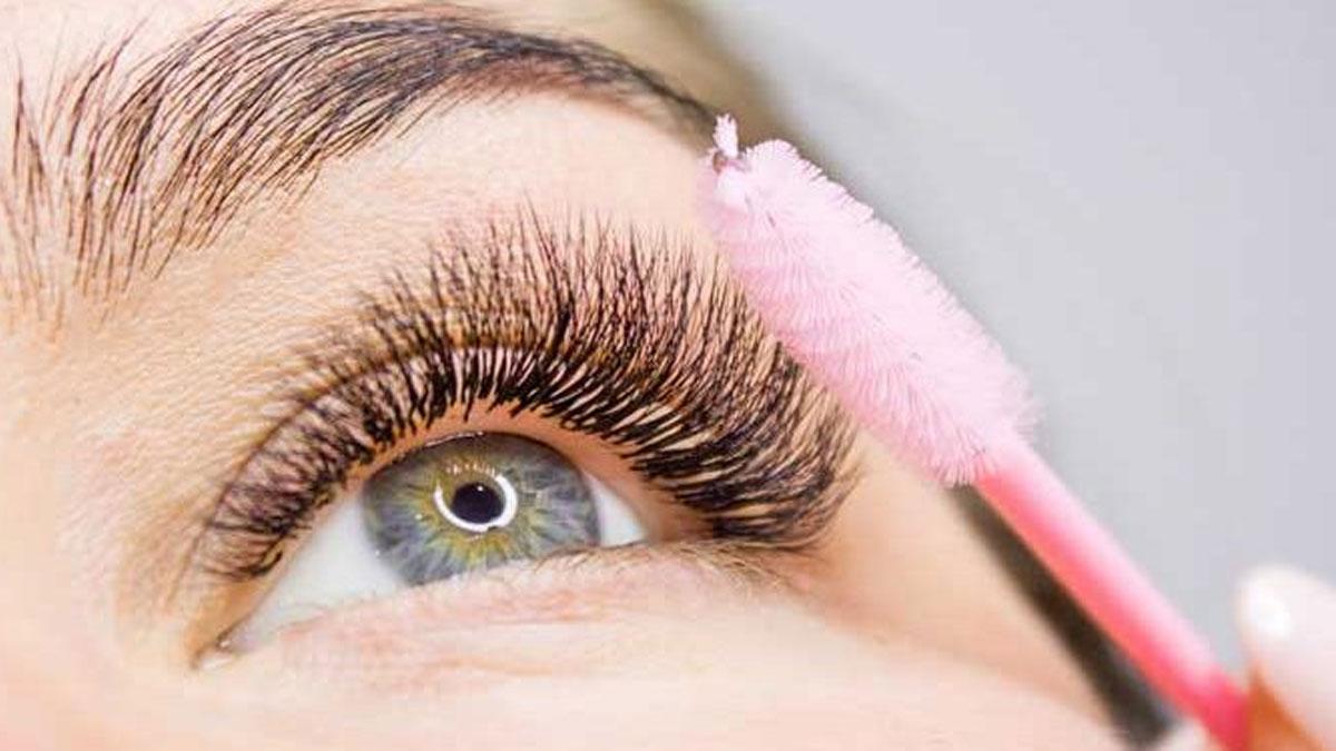 Kirpik bakımı nasıl yapılır? İşte kirpik bakımının yapılışı.