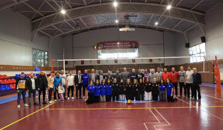 Akçaabat’ta 24 Kasım öğretmenler günü voleybol turnuvası başladı