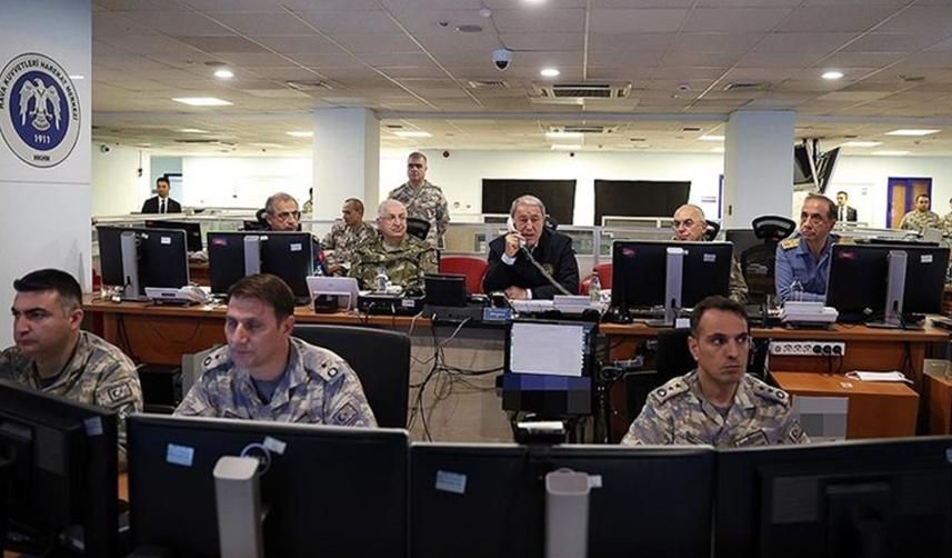 Cumhurbaşkanı Erdoğan, Bakan Akar'dan harekat bilgisi aldı