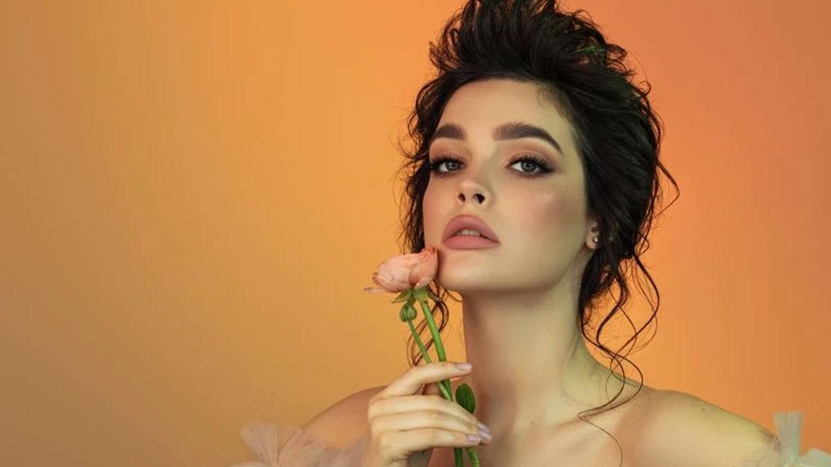 Elmacık Kemiklerini 3 Adımda Belirginleştirmenin Yolu