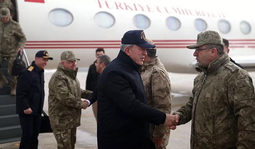 Bakan Akar Irak sınırında!