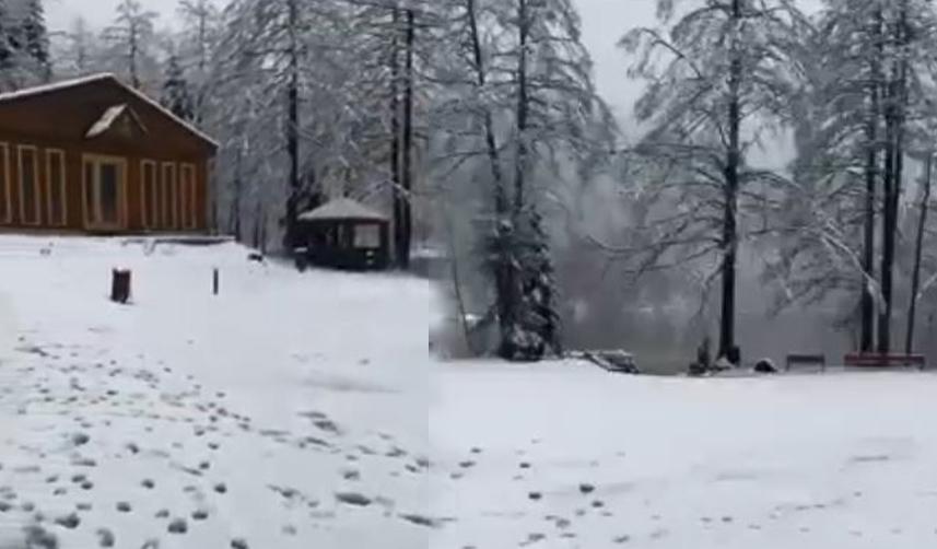 Borçka Karagöl'e yılın ilk karı düştü