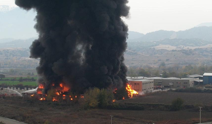 Denizli'de bir fabrikada yangın çıktı