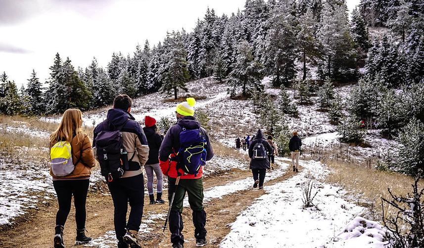 Gümüşhaneli dağcılardan öğretmenlere zirvede sürpriz kutlama