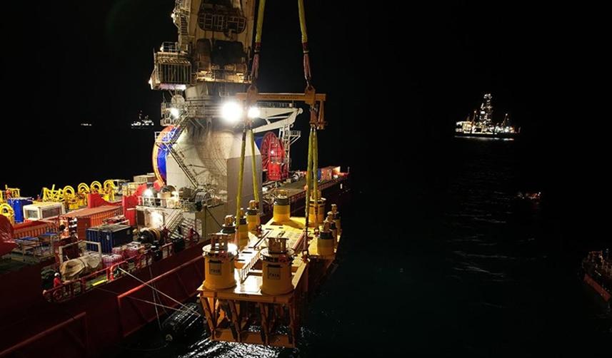 Karadeniz gazını ana boru hattına bağlayacak 'Peçenek' deniz altına indirildi