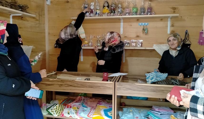 Rize'de kadınlar aile bütçesine katkıda bulunuyor