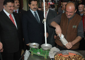 Bakan Çelik partilileri fırçaladı