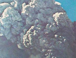 İzlanda'da yanardağ korkutuyor