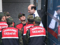 Cihaner tahliye oldu bombaladı