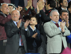 tarıkbuğra'dan Şener'e teşekkür