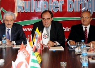 Toplantı protestoyla başladı