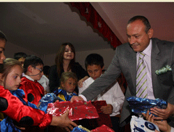 Vali Kızılcık engelli çocuklarla