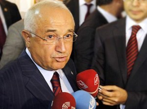 Cemil Çiçek HSYK'yı fena bombaladı!