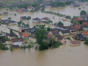 Bir işçiyi sular yuttu
