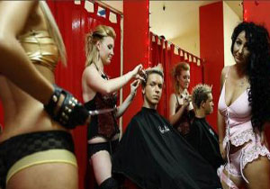 Böyle berbere kel müşteri!