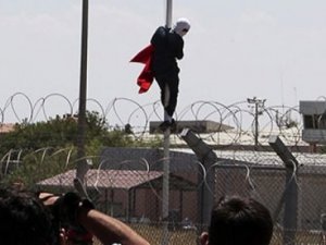 Türk bayrağını indiren kişinin cezası belli oldu