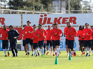 Trabzonspor'da futbolculardan Usta'ya galibiyet sözü