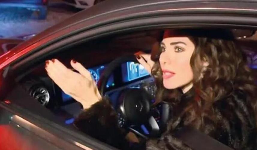 Defne Samyeli arabaları karıştırdı!