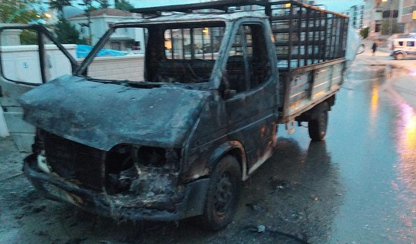 Samsun'da seyir halindeki kamyoneti alevler sardı!