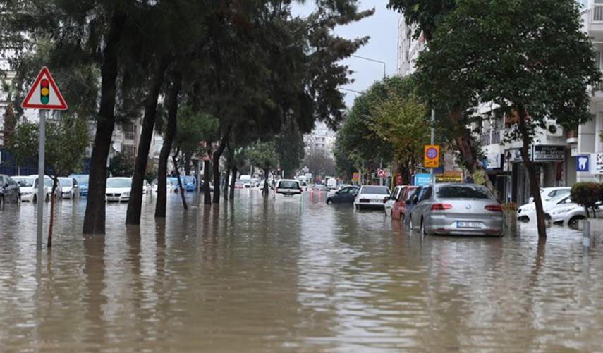 İzmir'deki selden acı haber! Yaşlı kadın hayatını kaybetti