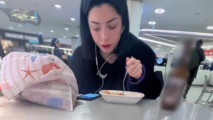 Merve Boluğur hiç tanımadığı adamın masasına oturdu