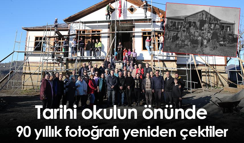Tarihi okulun önünde 90 yıllık fotoğrafı yeniden çektiler