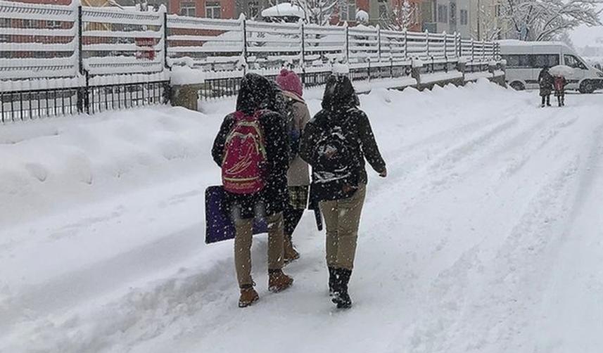 Bazı il ve ilçelerde eğitime kar engeli