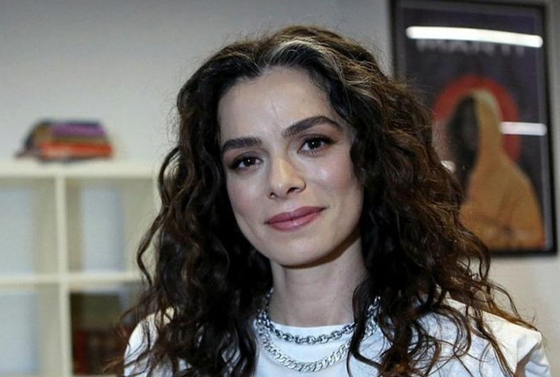 Özge Özpirinçci, simgesi haline gelen beyaz saçlarını boyattı