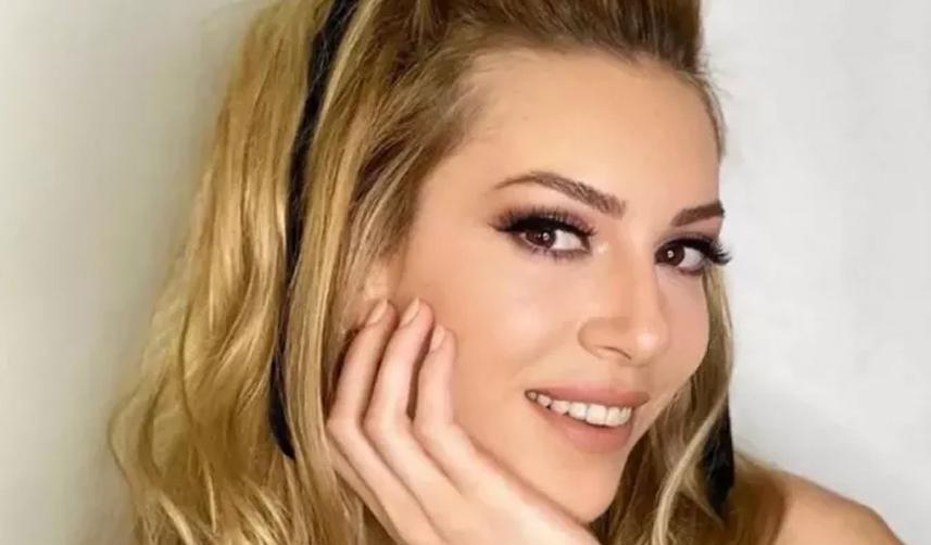 Sinem Kobal, gözlerden uzak büyüttüğü kızıyla mutfak pozunu paylaştı