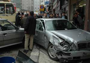 Araç sürerken kalp krizi geçirdi