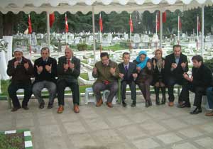 Ak Parti'den şehitlerimize dua