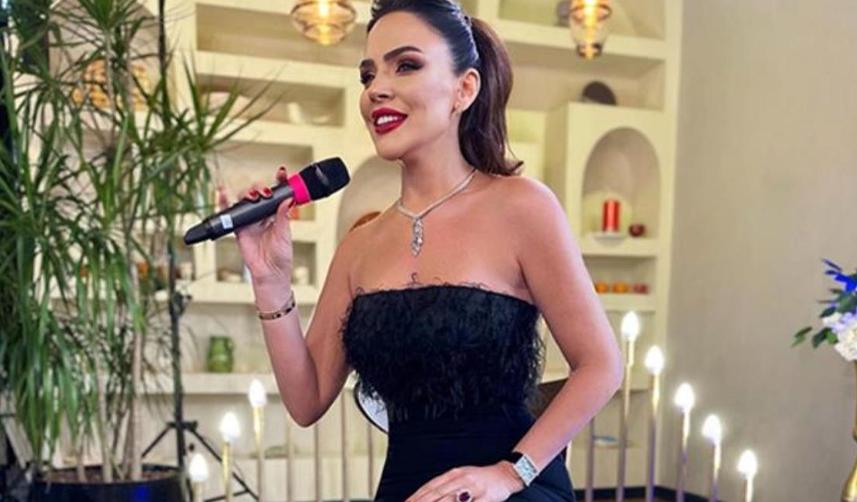 Şarkı söyleyen Buket Aydın'ın sesi hiç beğenilmedi!