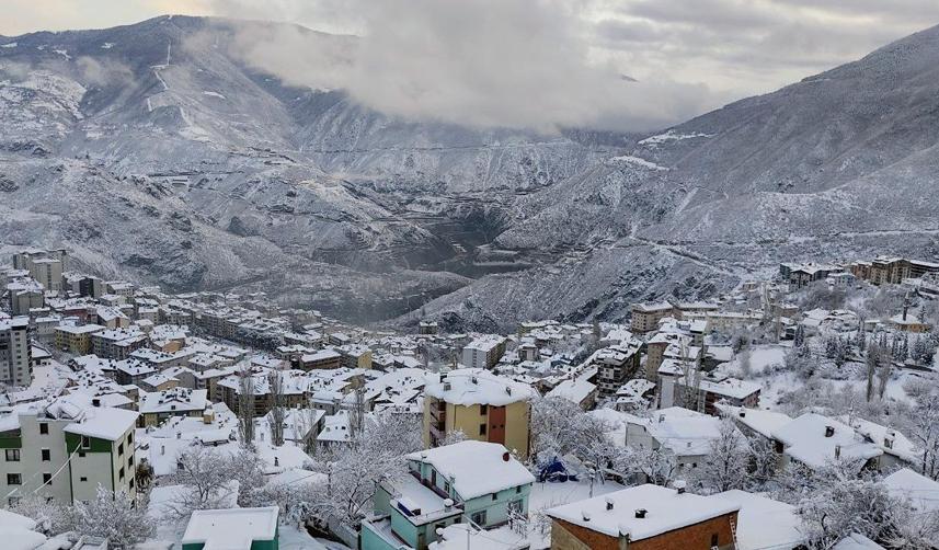 Artvin'de ulaşıma kar engeli! 23 köy yolu...