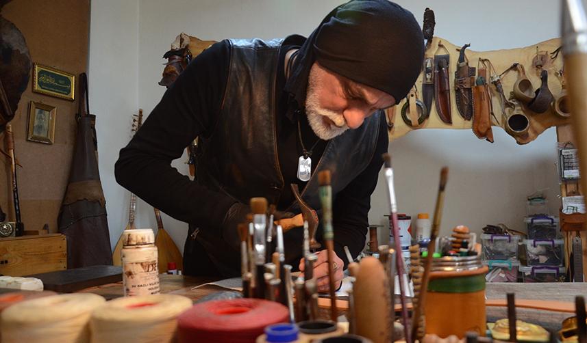 Ordulu deri ustası Osmanlı döneminde subayların kullandığı kemerleri üretiyor
