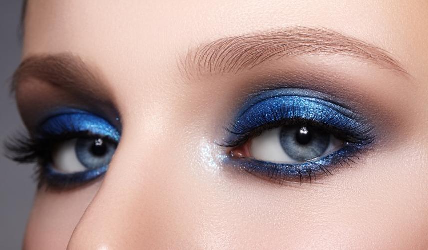 Mavi göz makyajı nasıl yapılır?