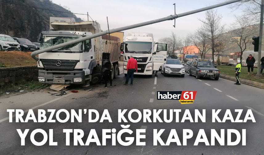Trabzon’da kamyon sinyalizasyon direğine çarptı: Yol trafiğe kapandı