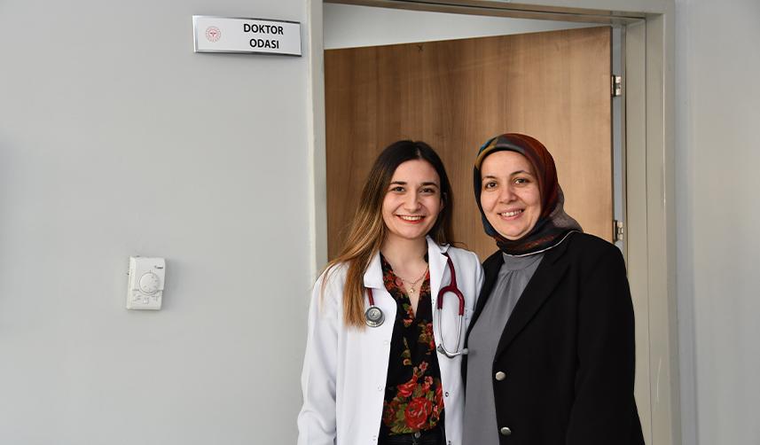 Gümüşhane'de hemşire anne ile doktor kızı aynı hastanede görev yapıyor