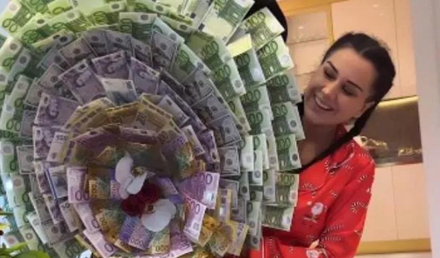 Dilan Polat’ın dolarlı çiçek paylaşımı tepki yağmuruna tutuldu