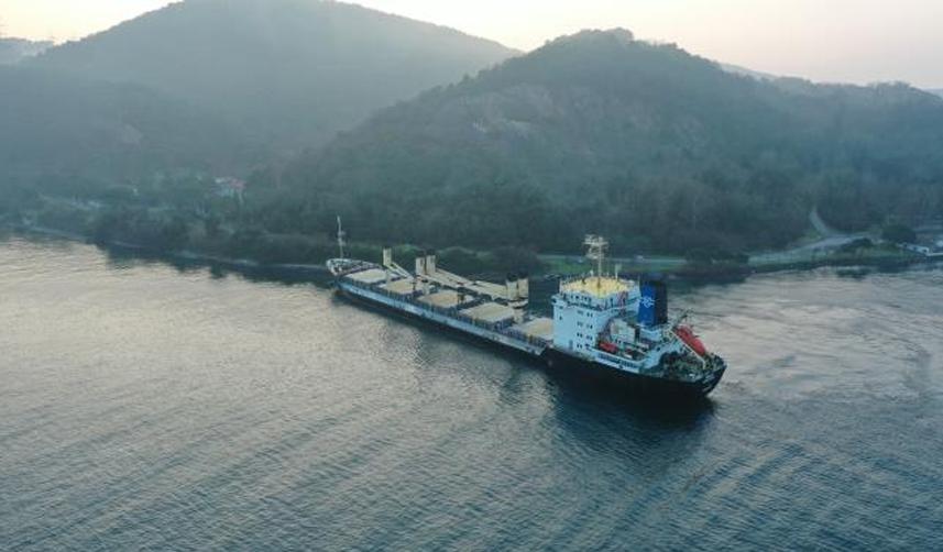 Ukrayna'dan gelen gemi boğazda karaya oturdu!